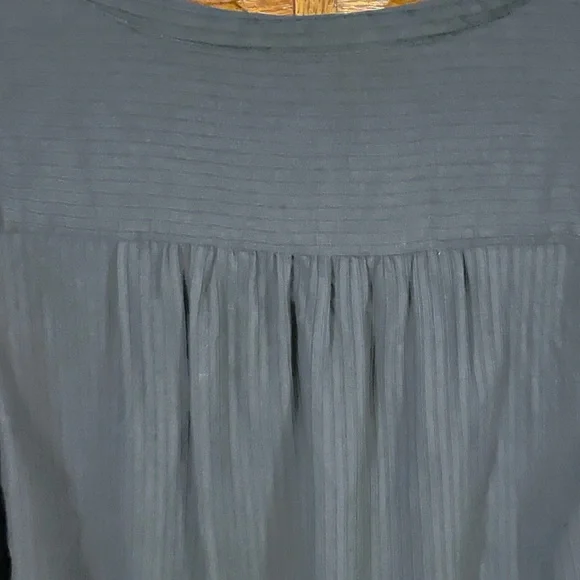 LOFT Black Long-Sleeve V-Neck Top with Subtle Pleats - Picture 6 of 9